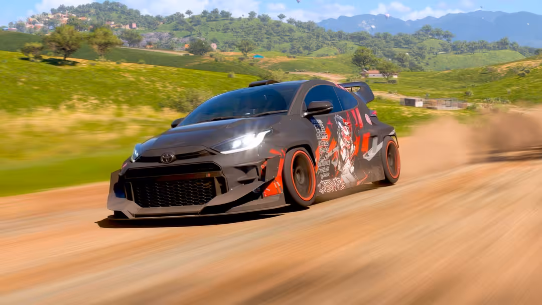 Voiture de rallye sur un chemin de terre